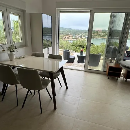 Holiday home Kuca Za Podmor Olea Necujam